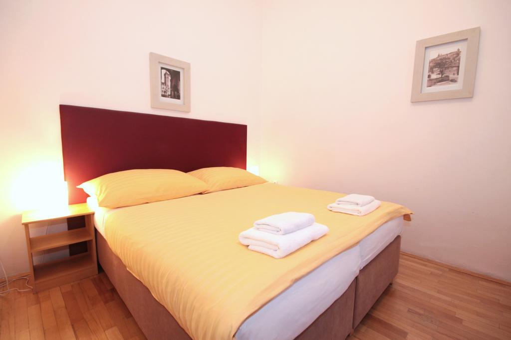 Leo Apartments Old Town Praga Quarto foto